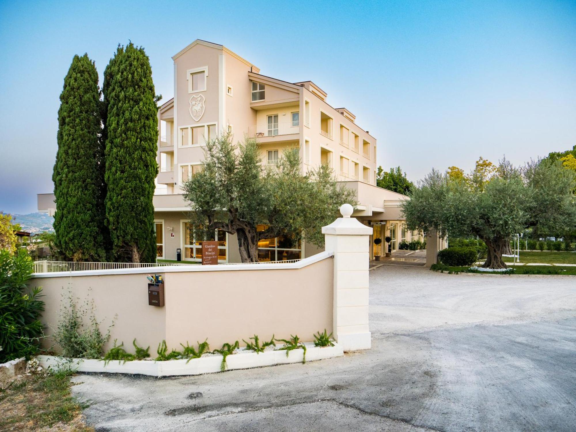 Hotel Giardino Dei Principi D'Abruzzo Città Sant'Angelo Exterior foto